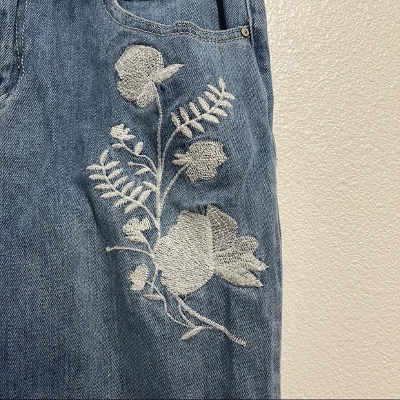 Refuge Women’s white floral embroidered jeans size 6 100% cotton - Picture 5 of 8